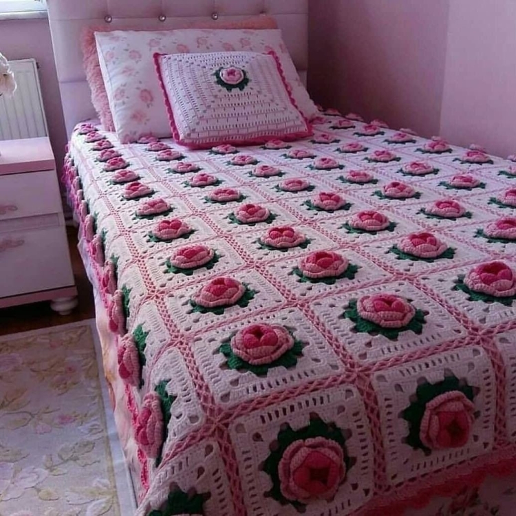 Вязаное покрывало на кровать