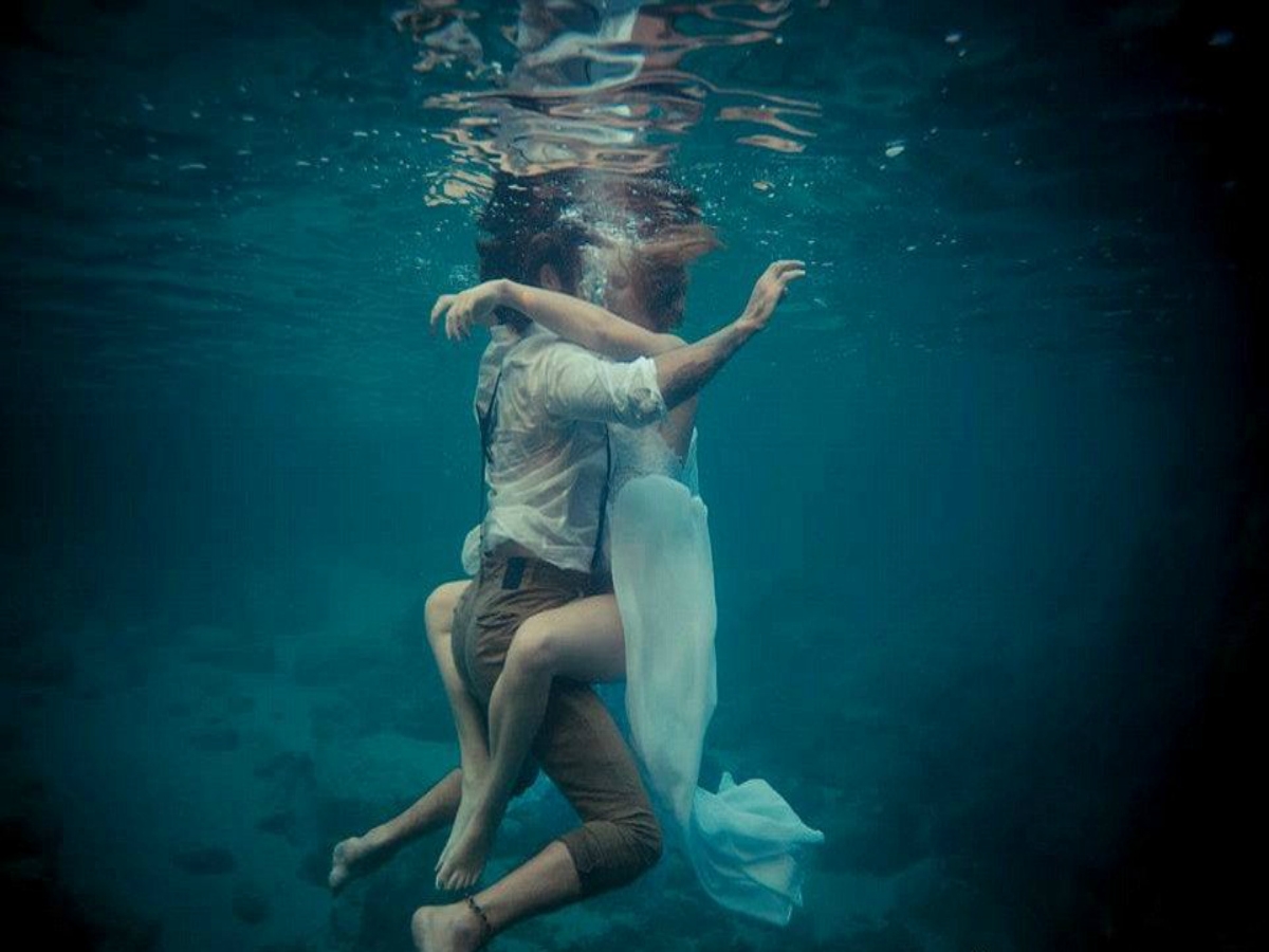 Я хочу тонуть в глазах. Фотосессия под водой. Девушка под водой. Пара под водой. Парень и девушка под водой.