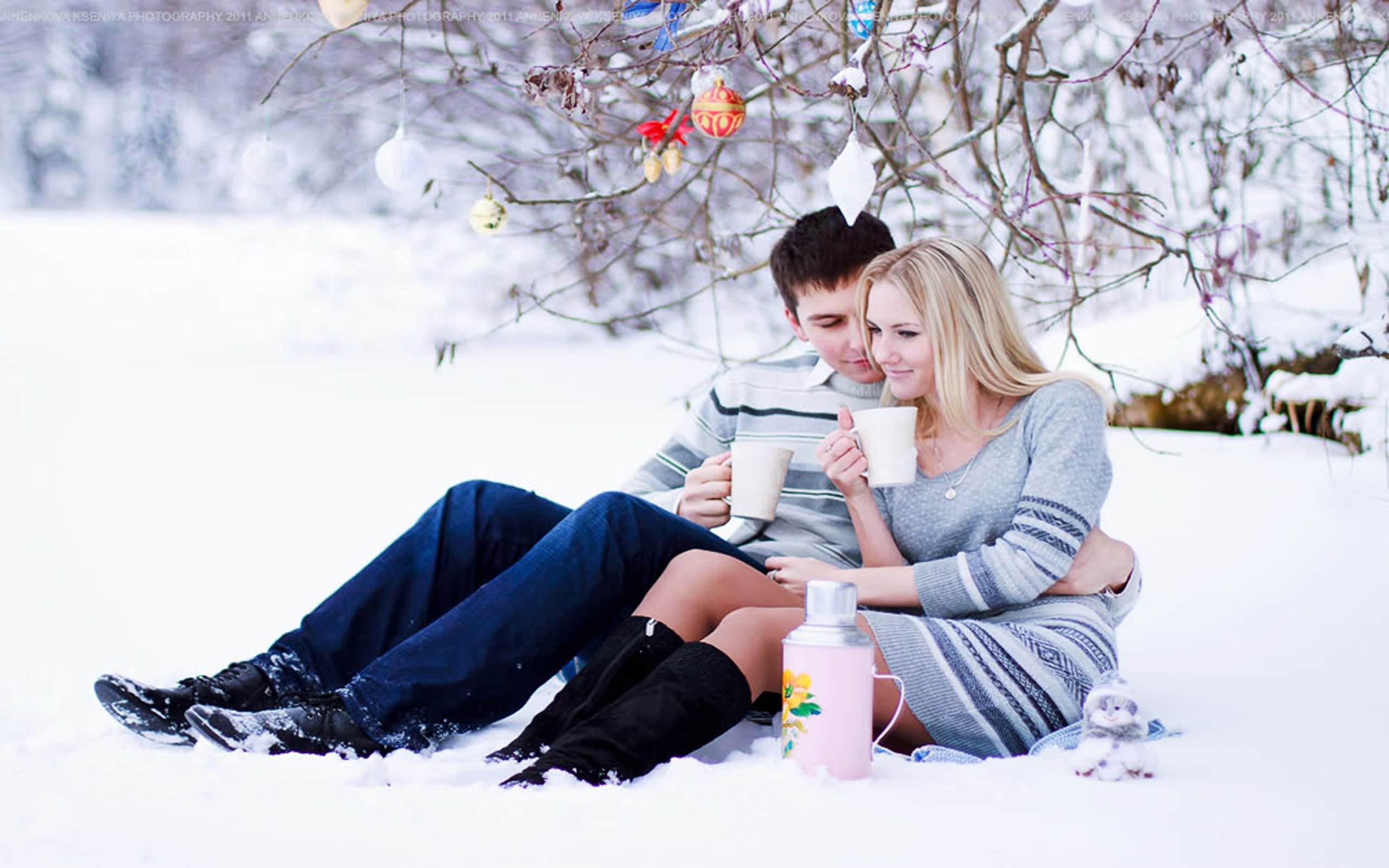 Зимний день любимому. Фотосессия зимой. Пара зимой. Романтика зимой. Влюбленные зимой.