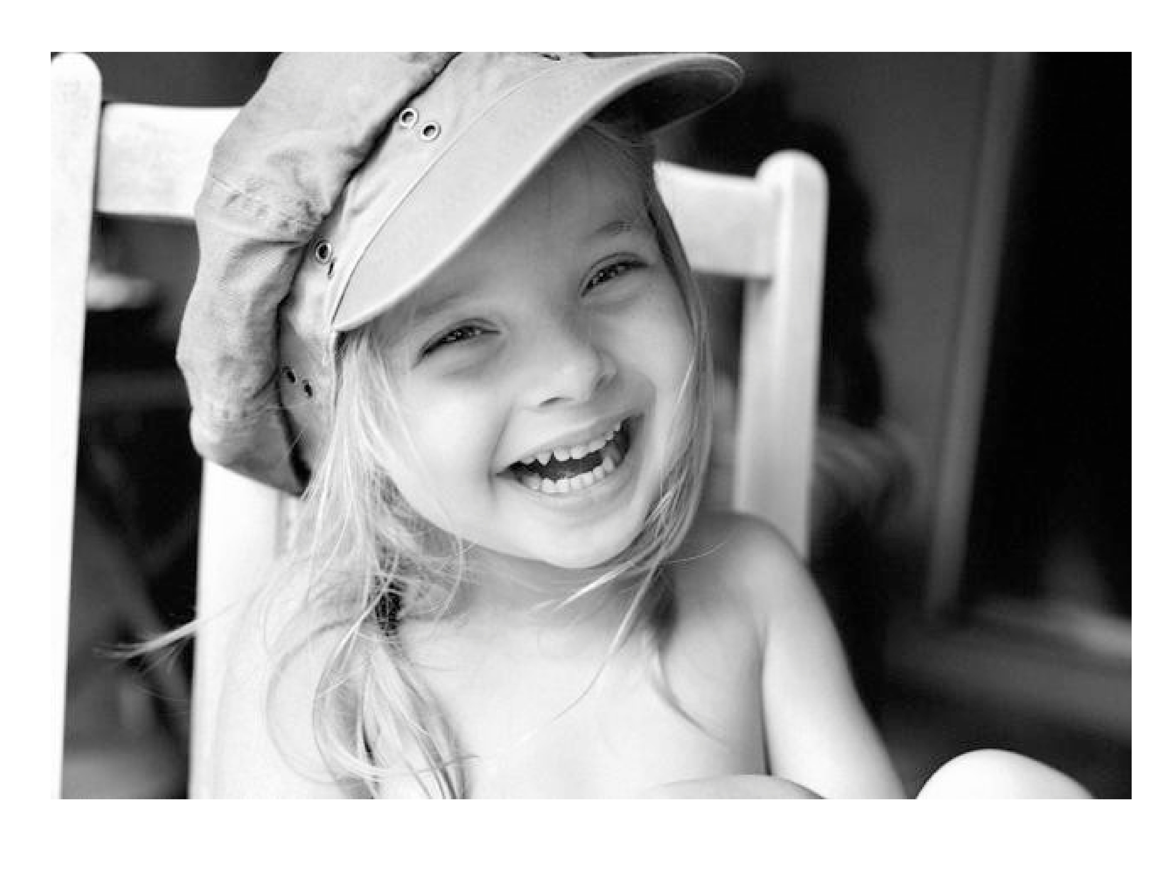 Детский смех стих. Улыбка ребенка. Маленькая девочка смеется. Улыбка девочки. Красивая улыбка ребенка.