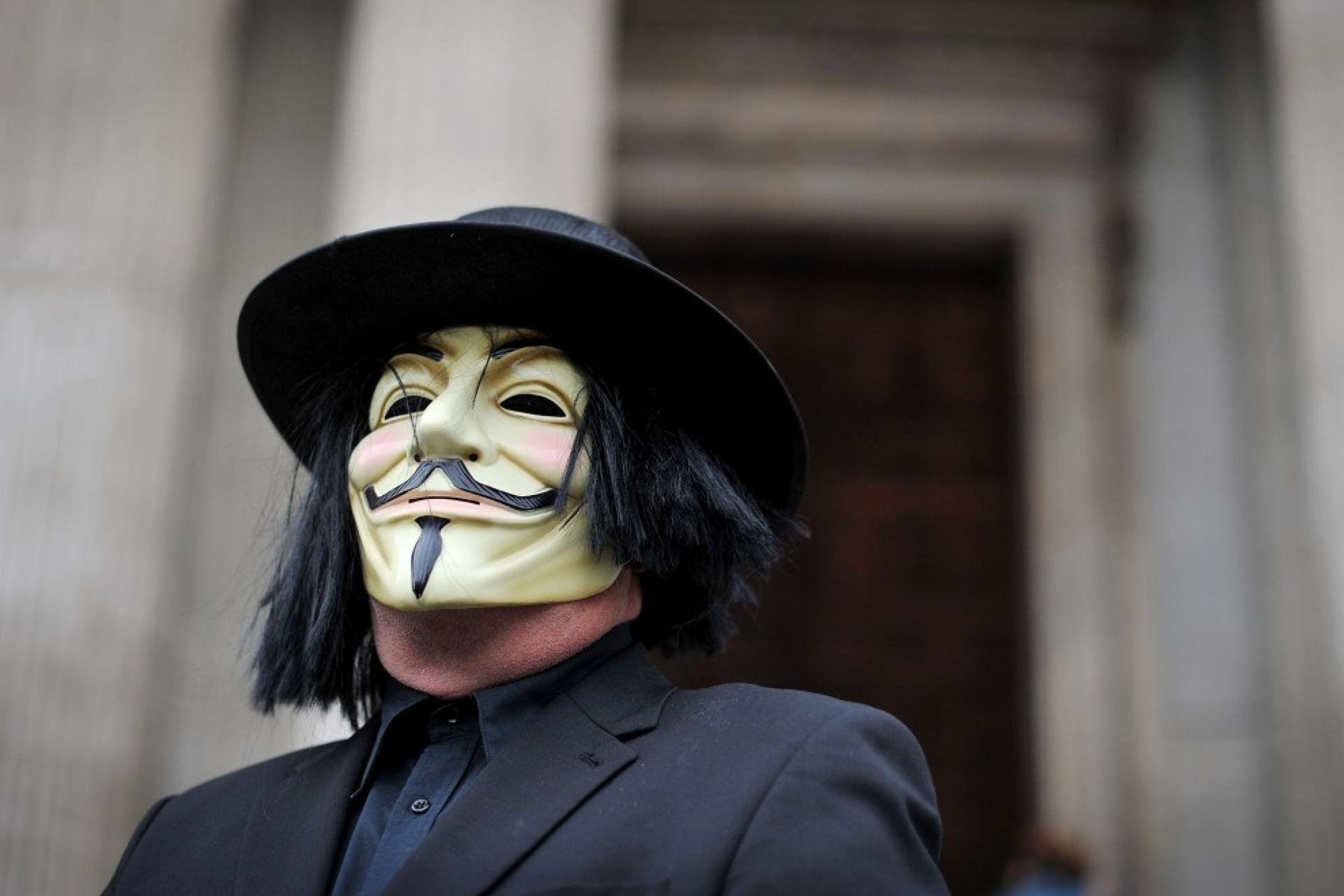 Легендарный мастер в маске. Маска Гая Фокса (Анонимуса). Человек в маске.