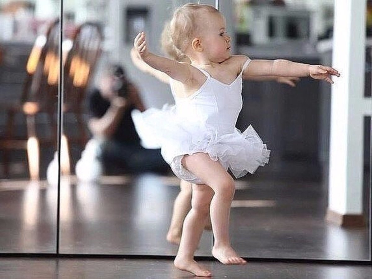 Я хочу быть танцем. Малыши танцуют. Маленькие танцоры. Хореография для детей. Танцы для девочек.