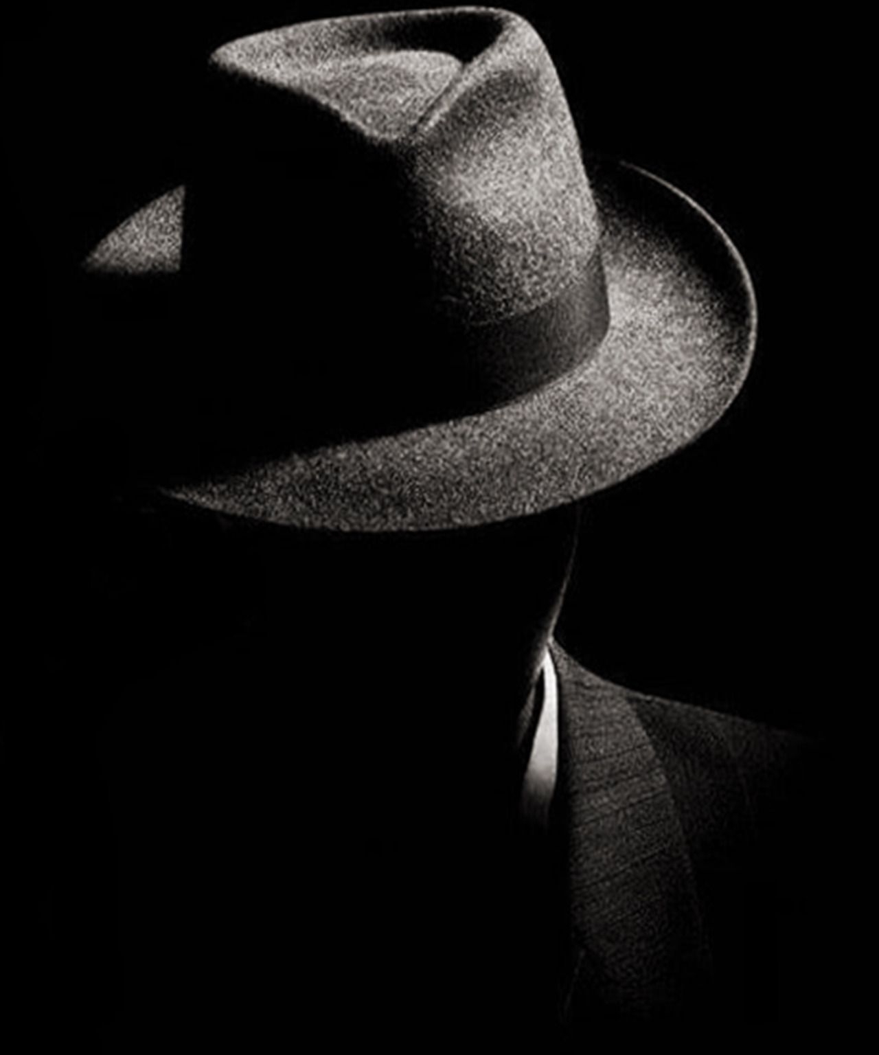 Шляпа тень. Человек в шляпе. Таинственный человек в шляпе. Загадочный человек в шляпе.