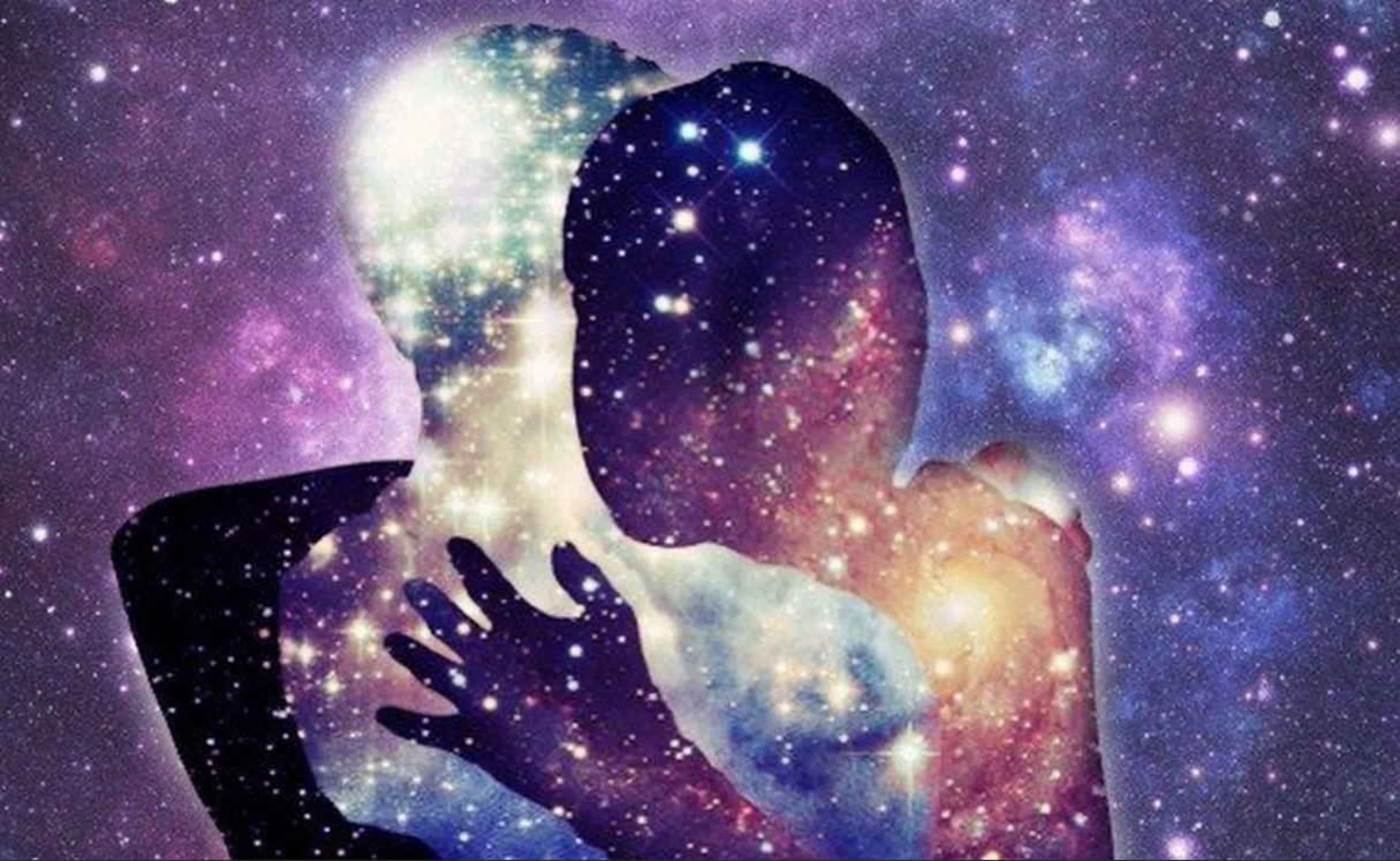 Старые новые души. Мужчина и женщина космос. Космос внутри человека. Объятия космос. Космическая любовь.