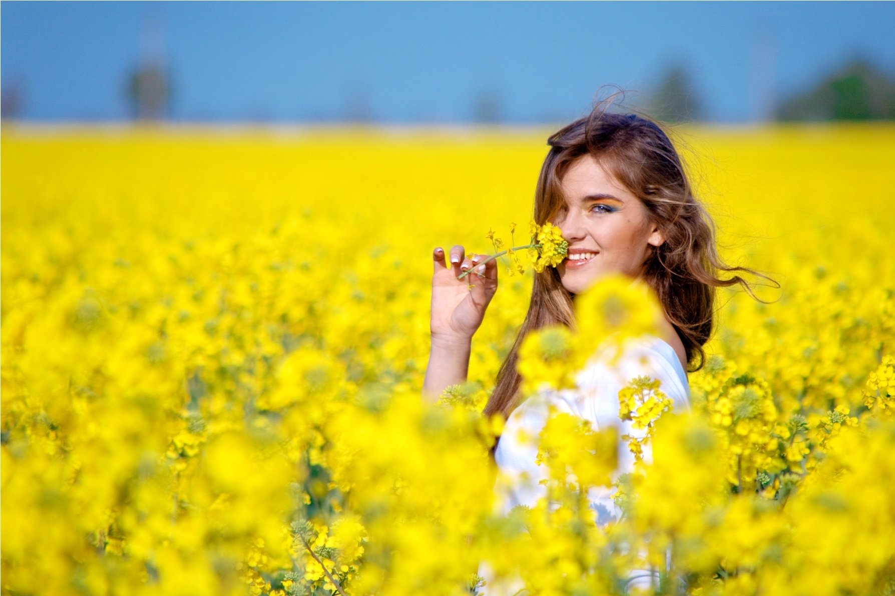 Девичьи радости. Счастливая женщина. Фотосессия в желтом цвете. Счастливая девушка. Фотосессия в желтом поле.