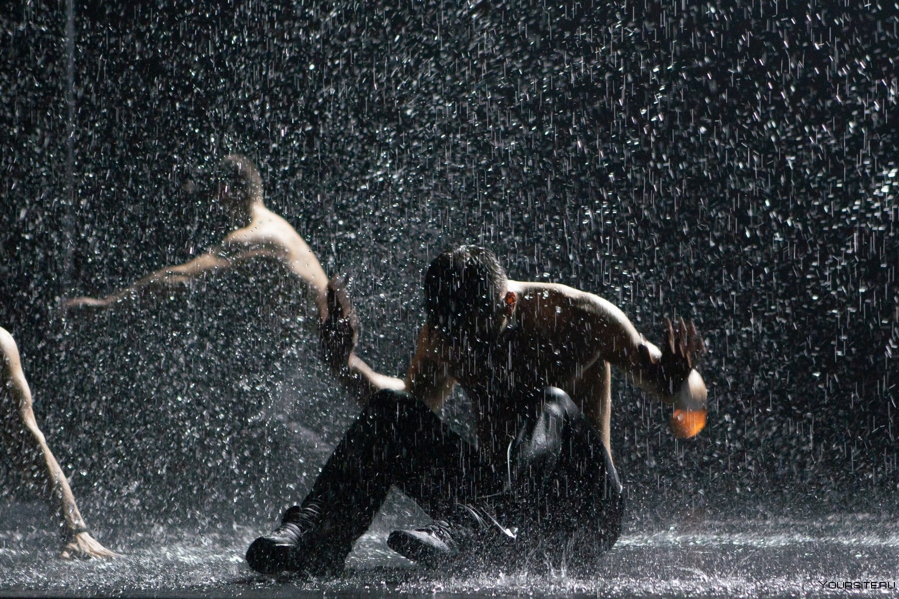 Танцы под дождем - 75 фото