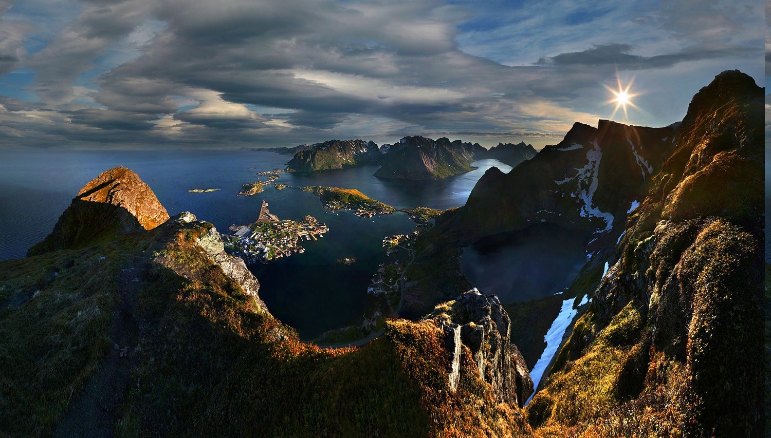 Без преувеличения это благодатная земля потрясающей природы. Лофотены Норвегия рассвет. Удивительная природа. Красивый вид.
