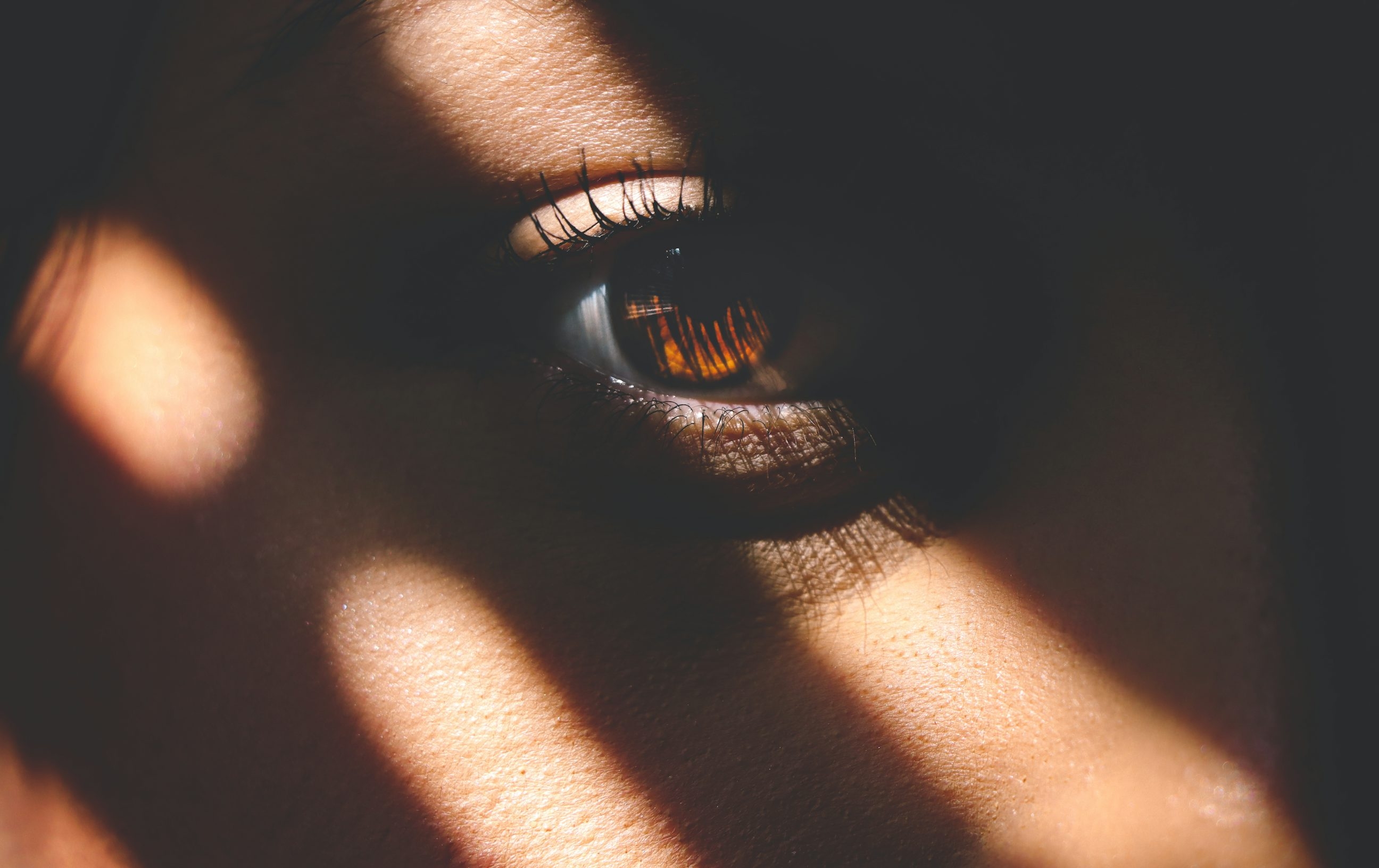 Бездонные карие глаза. Фото карего глаза девушки ночью.. Эльбрус Джанмирзоев глаза карие карие. Карие глаза бесконечность.