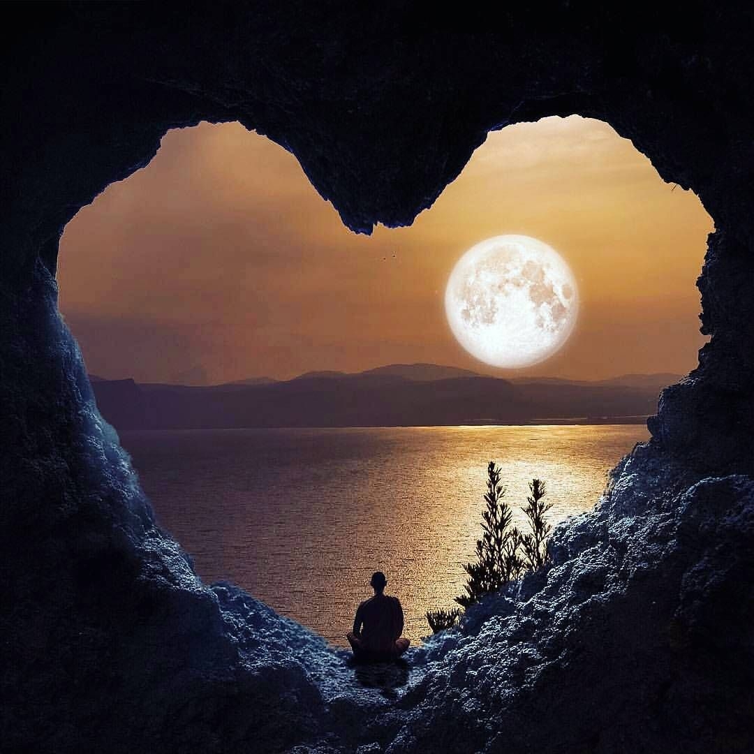 The moon is beautiful. Лунный пейзаж. Лунная ночь. Пейзаж с луной. Море под луной.