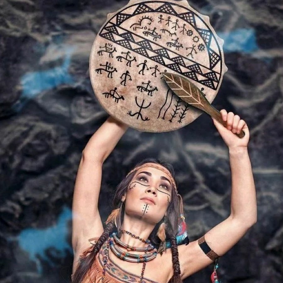 Жена шамана видео. Джина Шаманка. Девушка шаман. Женщина с бубном. Шаманские танцы с бубном.