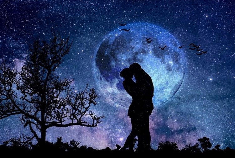 Луна влюбленная в звезды