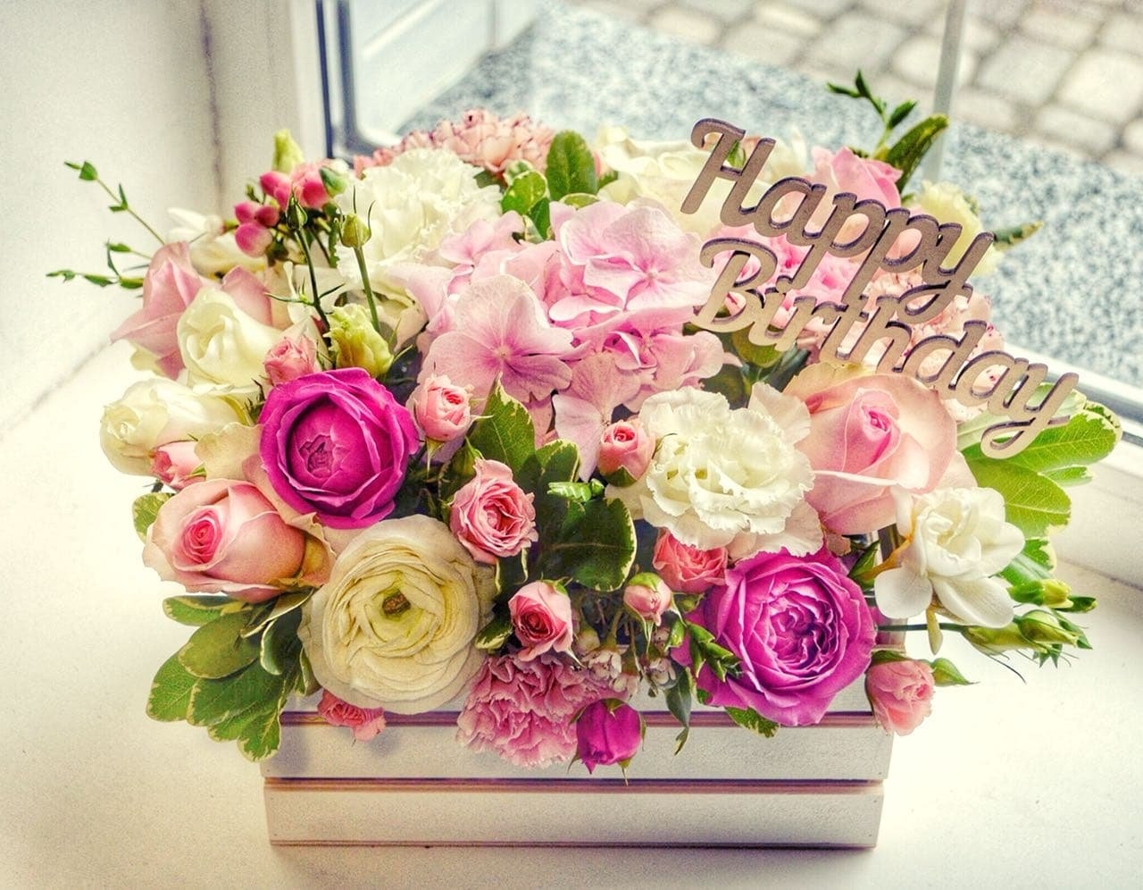 Поздравление женщине букет цветов. Красивые букеты с днём рождения. Красивый букет цветов с днем рождения. Красивый нежный букет. С днём рождения женщине букет.