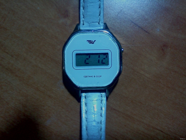 Советские электронные наручные часы