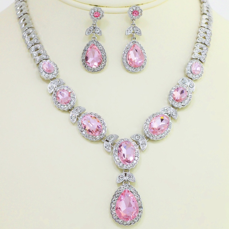Розовые камни в ювелирных украшениях