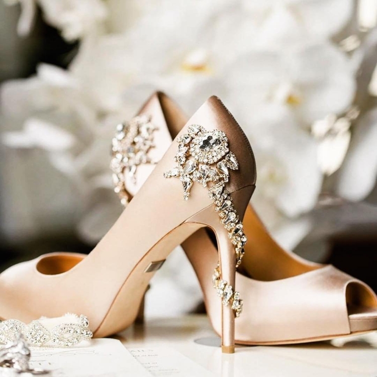 Дорогие свадебные туфли